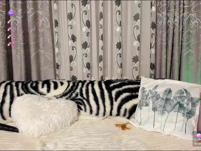 Adela27 webcam