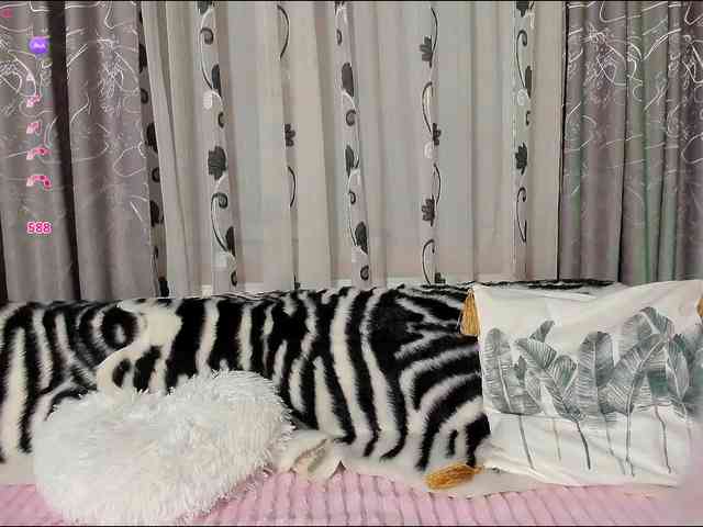 Adela27 webcam