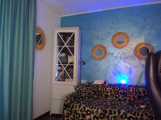 Amasha111 live cam on BongaCams