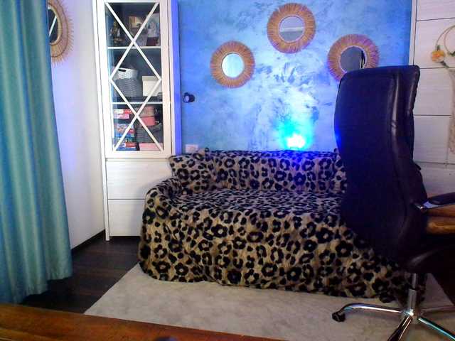 Amasha111 live cam on BongaCams