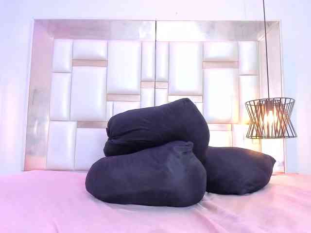 ShantalAddams webcam
