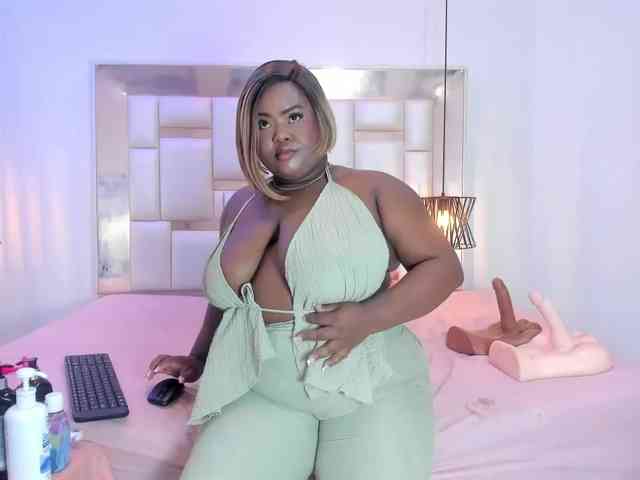 ShantalAddams webcam