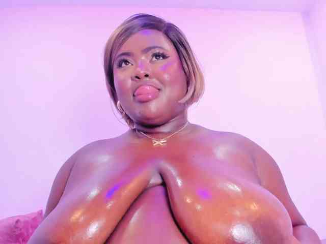 ShantalAddams webcam