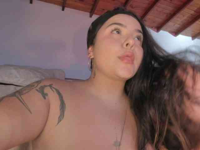 Modelo: thecurvygirl