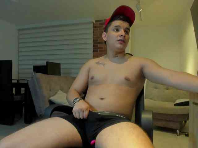 Martinjhonsom13 Live Webcam on BongaCams