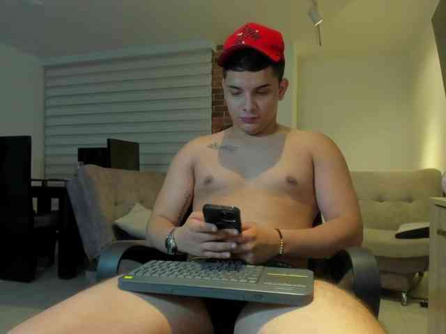 Martinjhonsom13 Live Webcam on BongaCams