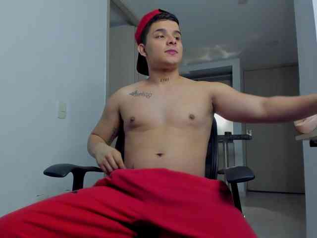 Martinjhonsom13 Live Webcam on BongaCams