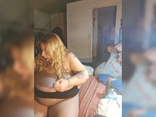 Leoncarpita live webcam show