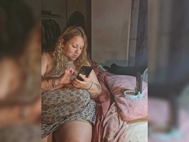 Leoncarpita live webcam show