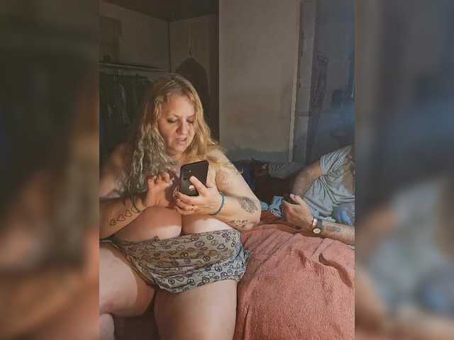 Leoncarpita live webcam show