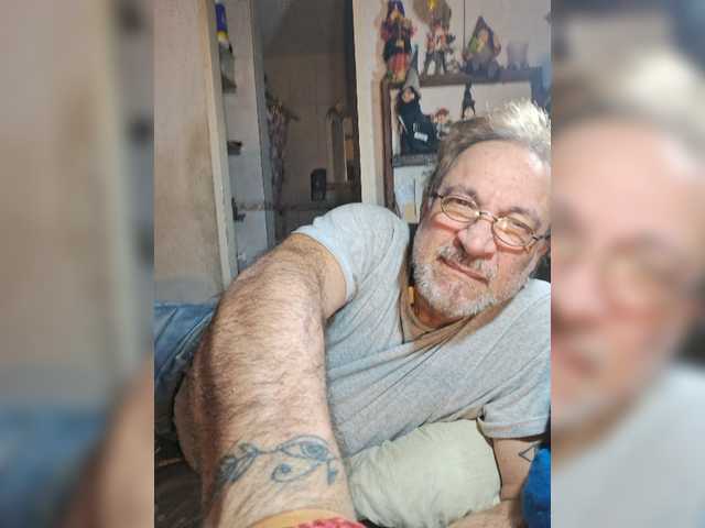 Leoncarpita live webcam show
