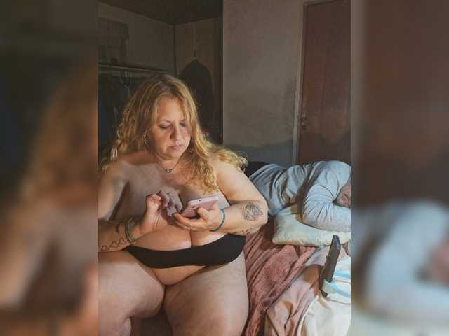 Leoncarpita live webcam show