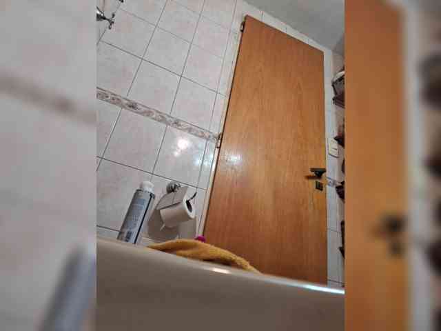 HOTBABYSUCKS1 webcam