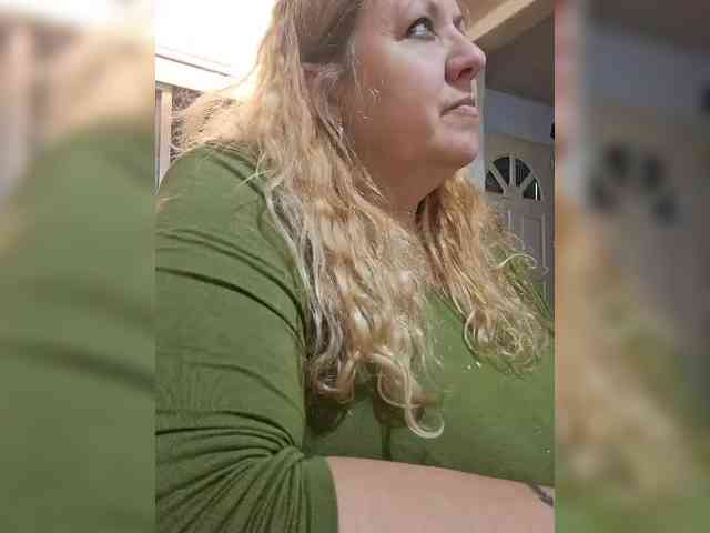 HOTBABYSUCKS1 webcam