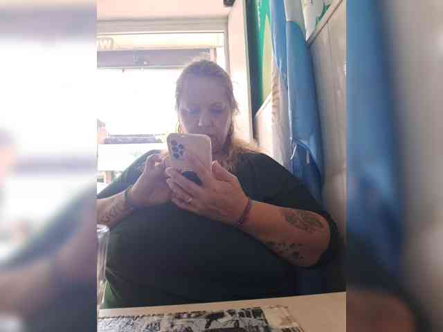 HOTBABYSUCKS1 webcam