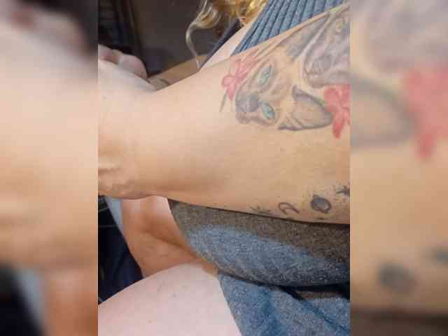 HOTBABYSUCKS1