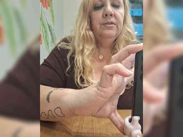 HOTBABYSUCKS1 HOTBABYSUCKS1