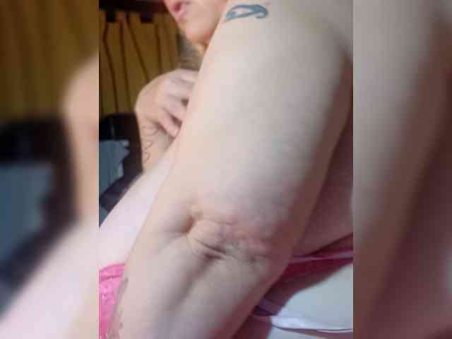 HOTBABYSUCKS1