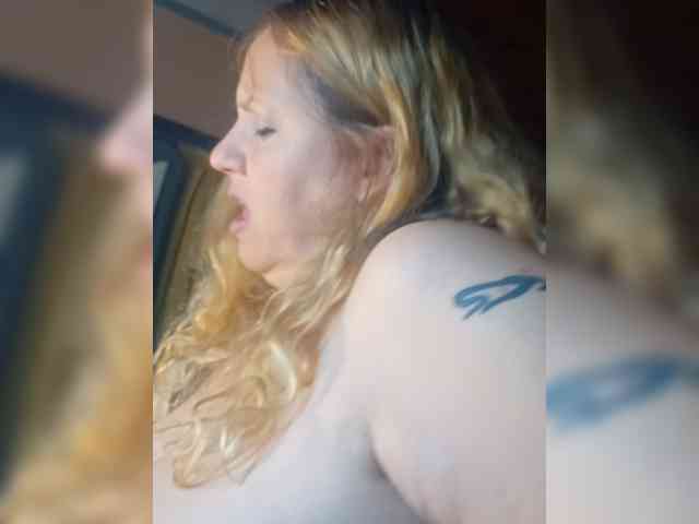 HOTBABYSUCKS1 webcam