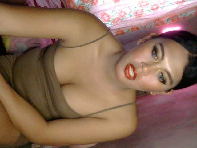 Chexylog, 24 y/o - Live Cam on BongaCams