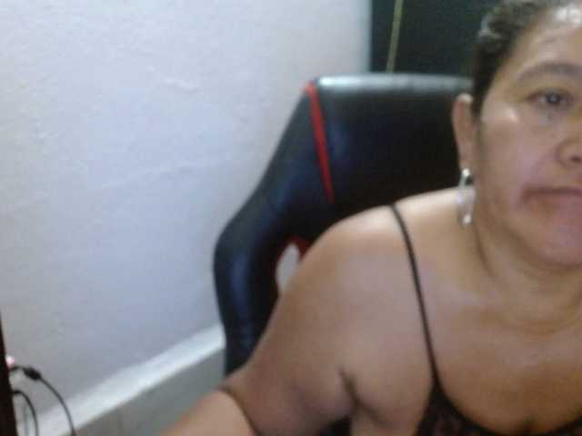 katiamature, en directo ahora en BongaCams