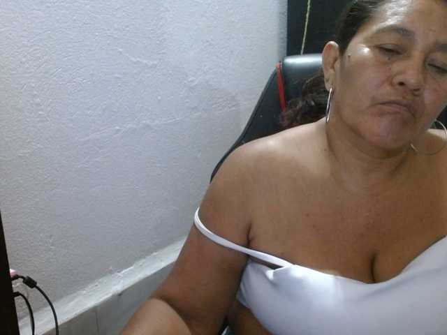 katiamature, en directo ahora en BongaCams