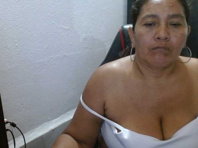 katiamature, en directo ahora en BongaCams