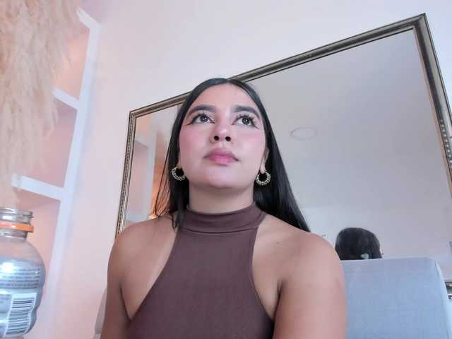 Allyy live cam preview