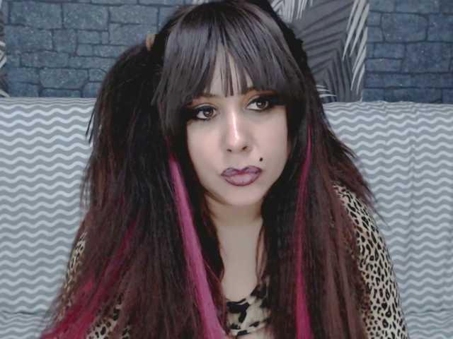 le modèle Kirayork est en webcam porno dans un show sur le site bongacams, il possède les tags suivants: White/Caucasian,Brunette,Trimmed