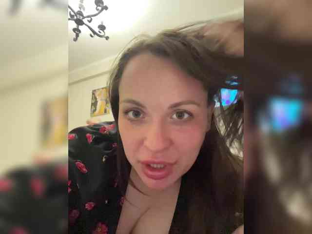 HollyDoll webcam