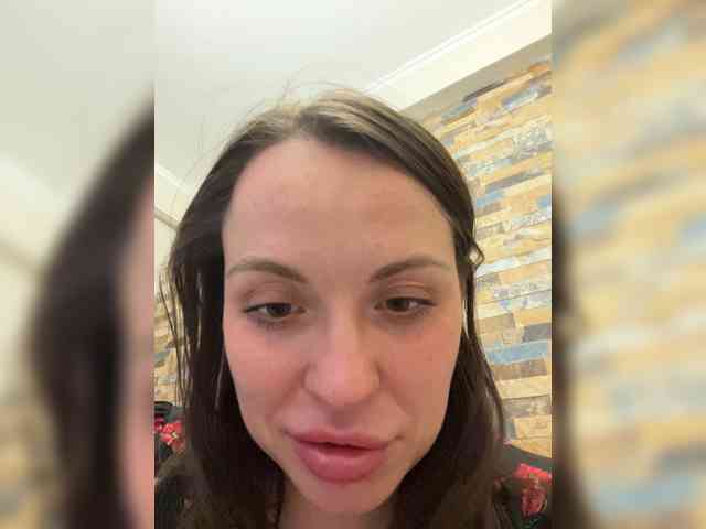 HollyDoll webcam