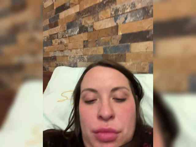 HollyDoll webcam