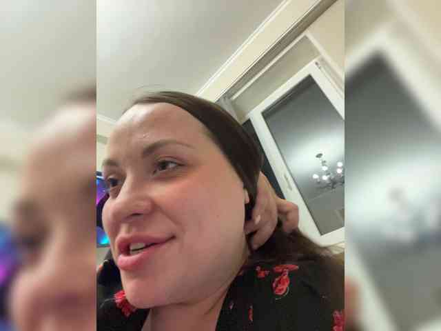 HollyDoll webcam
