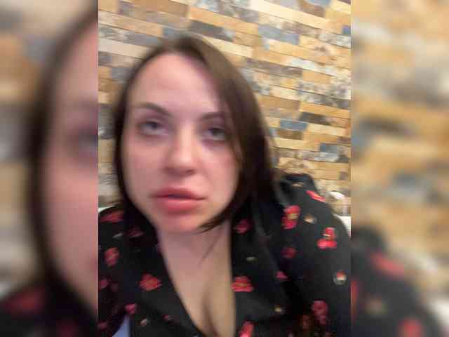 HollyDoll webcam