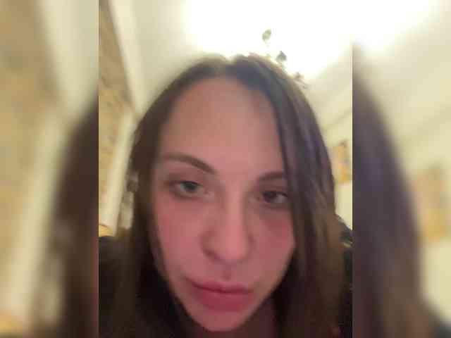 HollyDoll webcam