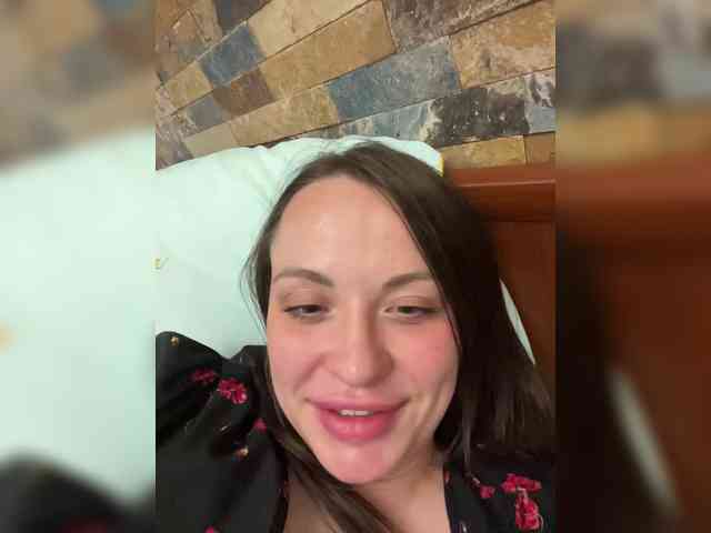 HollyDoll webcam