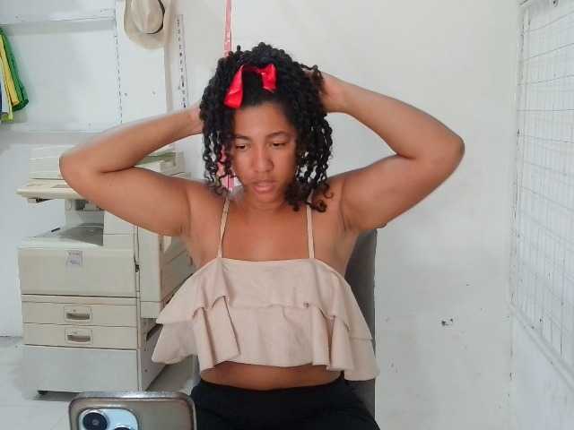 Bellacrespa live cam on BongaCams