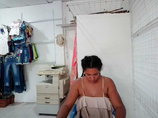 Bellacrespa live cam on BongaCams