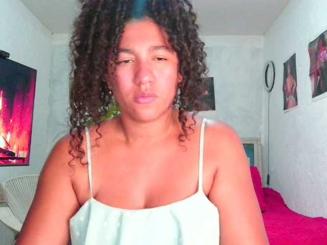 Bellacrespa's BongaCams show and profile