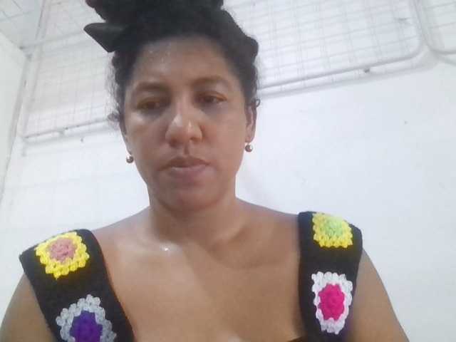 Bellacrespa live cam on BongaCams