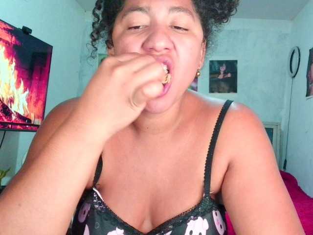 Bellacrespa's BongaCams show and profile