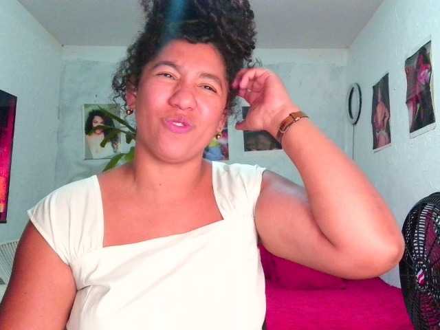 Bellacrespa's BongaCams show and profile