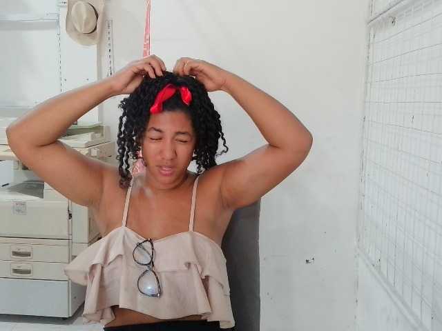Bellacrespa live cam on BongaCams