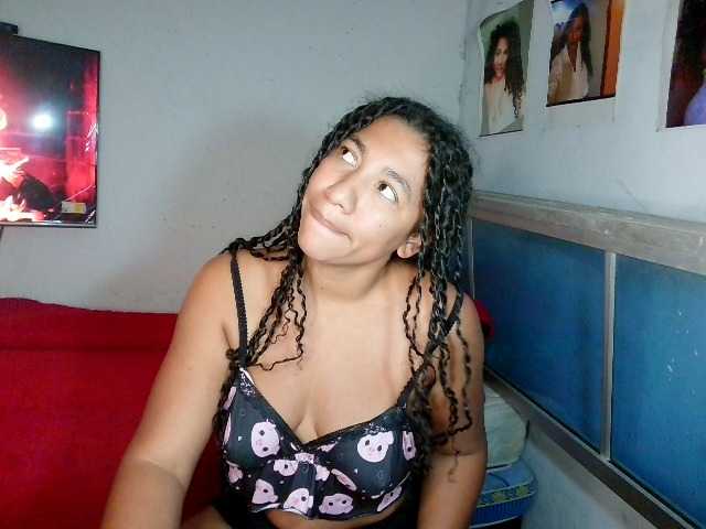 Bellacrespa live cam on BongaCams