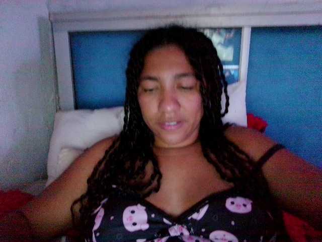 Bellacrespa live cam on BongaCams
