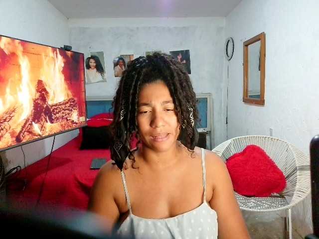 Bellacrespa live cam on BongaCams