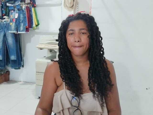 Bellacrespa live cam on BongaCams