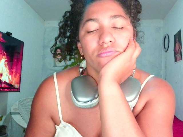 Bellacrespa's BongaCams show and profile