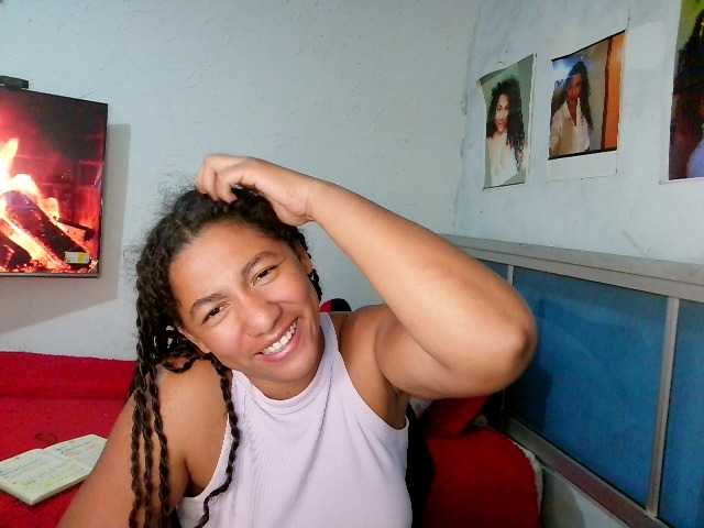 Bellacrespa live cam on BongaCams