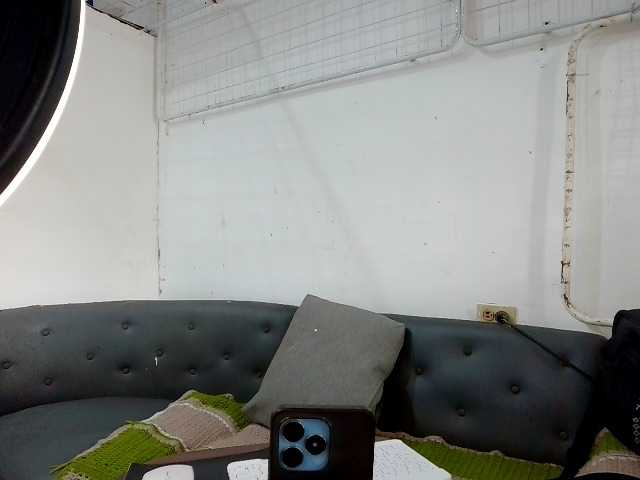 Bellacrespa live cam on BongaCams